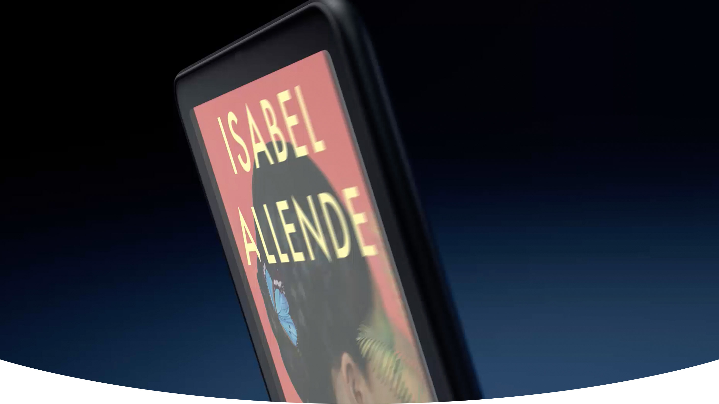 Primer plano del Kindle Colorsoft mostrando una portada de libro a todo color